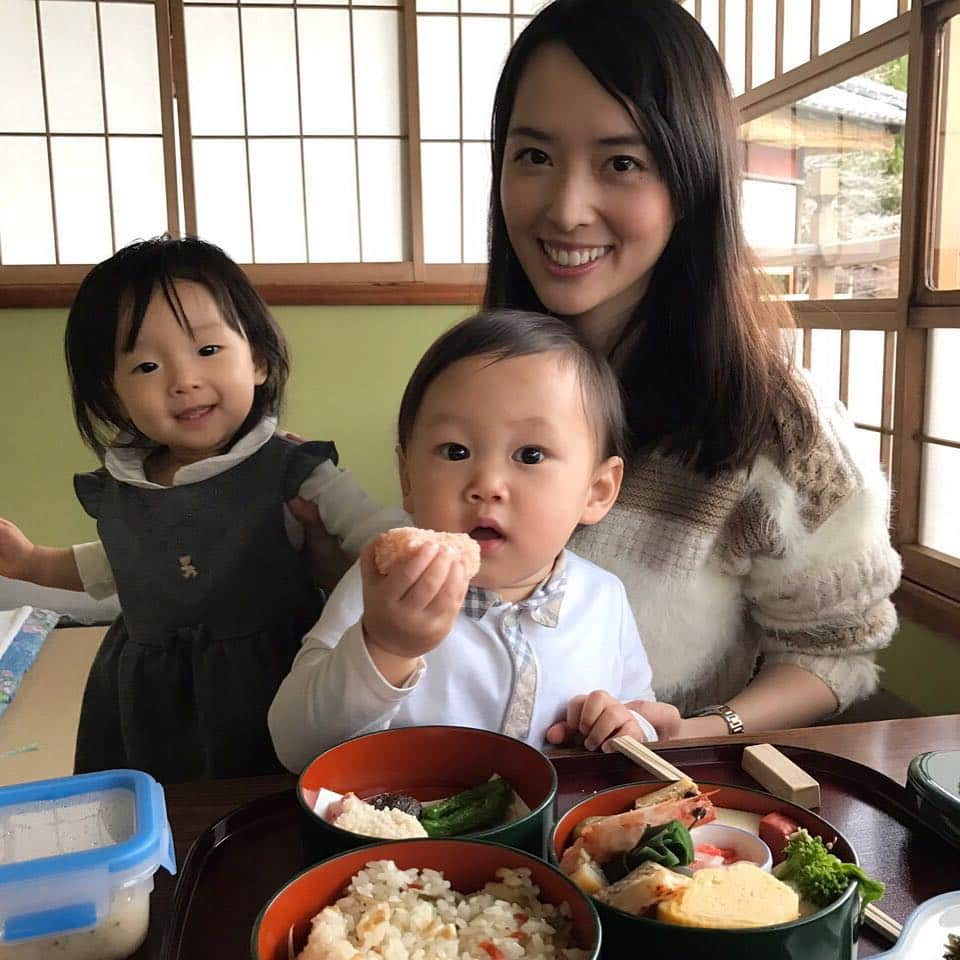 宇佐美蘭さんのインスタグラム写真 - (宇佐美蘭Instagram)「友だちとお昼ご飯🍴食べてばっかりのお正月です😂日本のごはんは本当に美味しい！！☺️ #お正月#お弁当ランチ#錦水亭#赤ちゃん連れ」1月3日 15時17分 - usamiran_official