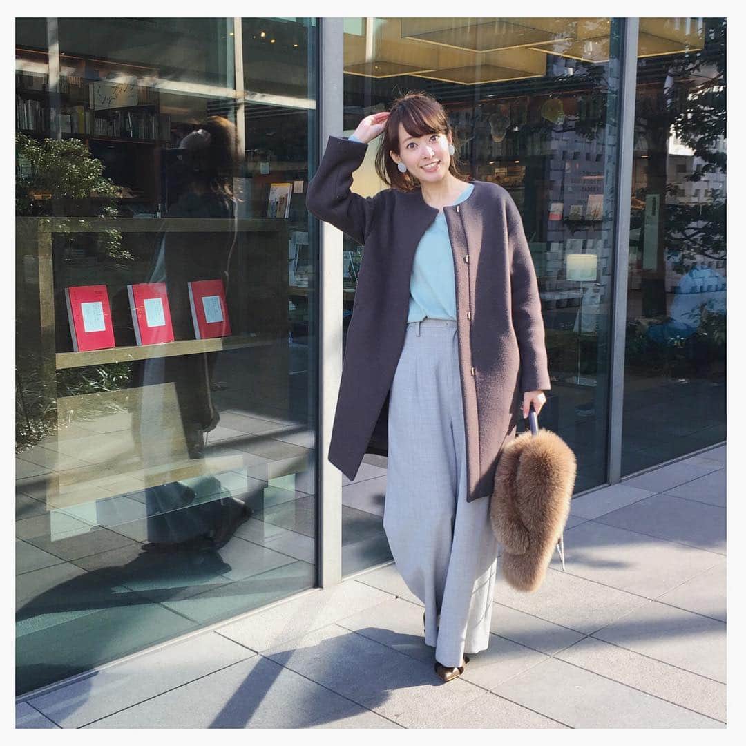 西島まどかさんのインスタグラム写真 - (西島まどかInstagram)「ポニーテール久しぶり🐎 首を振ると、テールも意外とブンブン振れちゃうなぁ。 混んだ電車内でポニーテールに頬をピシッとされた経験があるので、気をつけようと思います… ⁑ BAILAブログ更新しました。 プロフィールのリンクから飛べます🔗 #なんかしゃべってる#瞳孔ギョロリ #なにかの途中 #バイラ#BAILA#バイラーズ  #コーデ#コート#キレイ色 #GU#ジーユー」1月29日 11時31分 - nishijima_madoka