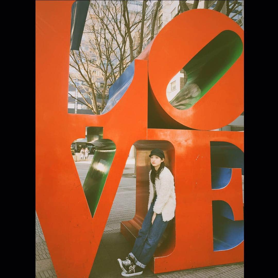 松野莉奈さんのインスタグラム写真 - (松野莉奈Instagram)「love❤️ #love #converse 👟 #me  #お散歩 🚶 #新宿」1月29日 12時50分 - matsunorina_official