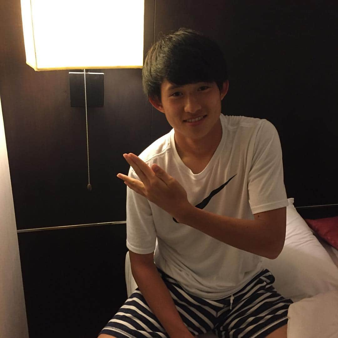 青木亮太さんのインスタグラム写真 - (青木亮太Instagram)「今日の試合お疲れ様でした！ 同部屋は杉森君！ #ポーズ #東海オンエア らしいです！」1月29日 21時34分 - ryotaoki.official