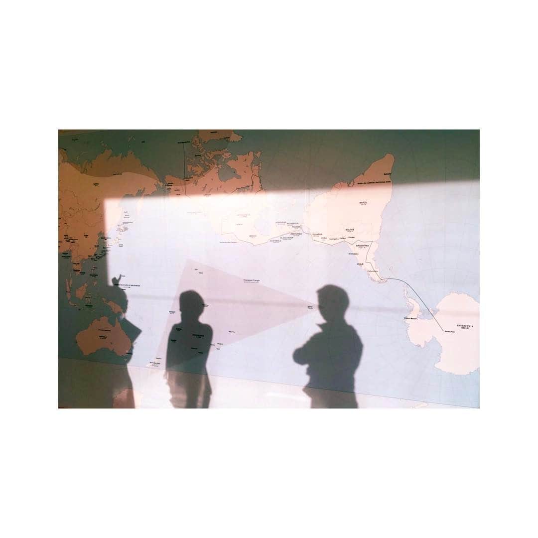 古谷有美さんのインスタグラム写真 - (古谷有美Instagram)「🙌 おーーーっきな世界地図 みてるだけでわくわくしちゃう！ ・ ・ 厳しく険しい大自然のなかを冒険する方たちは なんて優しい文章をかくのだろう。 写真も、文も すてきな展覧会でした ・ ・ #石川直樹 #この星の光の地図を写す  #旅がしたくてたまらない #travel#explore#adventure」1月30日 0時15分 - yuumifuruya