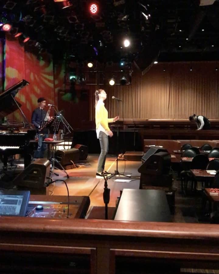 エミ・マイヤーのグルメインスタ