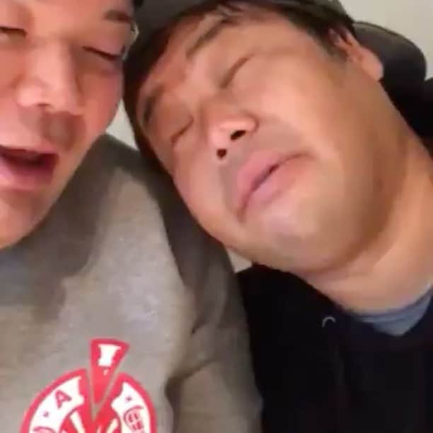 カバのインスタグラム：「今日はこのスーパーブルドーザー兄さんにお昼ご一緒させてもらいました！  #プラス・マイナス岩橋さん #すごく可愛がってくれてる #優しいお兄さん #えげつないパワー兄さん #スーパーブルドーザー兄さん #R-1で声飛ばしてる #この絡みめんどい #10分くらいやってた #オチてないのに自然と終わる二人 #息はピッタリ #心の中でもうええわ」