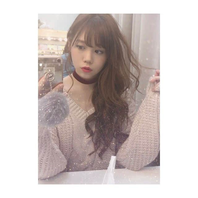千田麻実のインスタグラム：「きのうの。  #knit #fashion #hair #hairarrange #beauty #choker #love #王道ニット #ファッション #巻き髪 #ふわふわ」