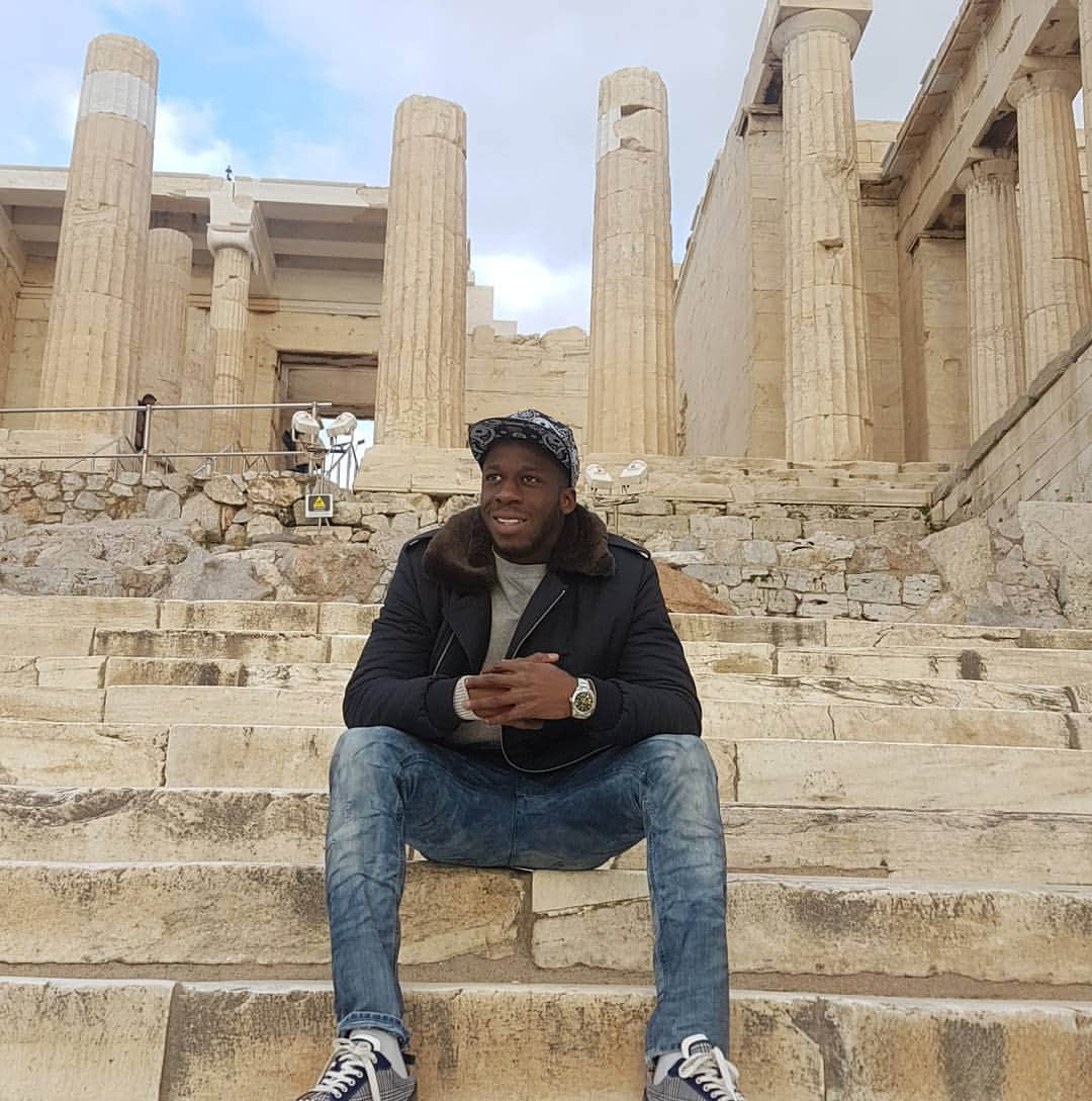 アリ・シソコさんのインスタグラム写真 - (アリ・シソコInstagram)「Day off visiting the acropolis .jour libre  Visite de acropolis 😎😆👌👌👍」1月31日 0時02分 - alycissokho