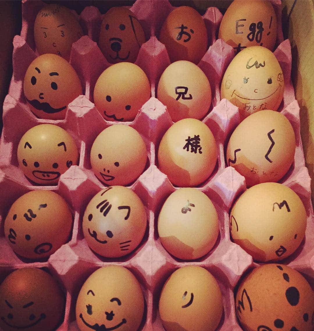 のインスタグラム：「お兄様からの贈り物 #卵 #お兄様て（笑）」