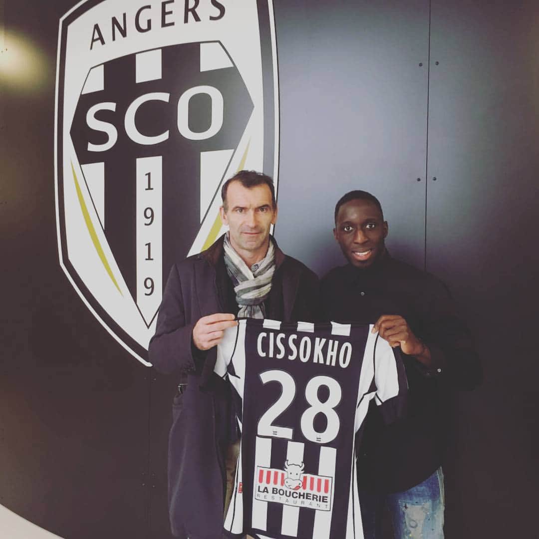 アリ・シソコのインスタグラム：「Congratulation @cissokhoissa new team new life proud of you  inch allah reussite 👌 #football #ligue1 #bloisfoot41 #respect #senegal #familly」