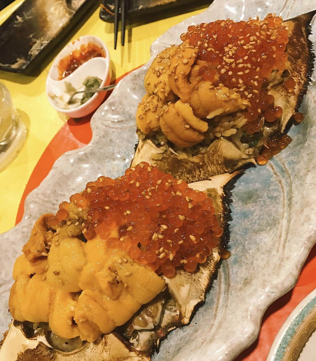のインスタグラム：「海鮮の宝石箱といえばこれのことね😘 게알비빔밥 🦀💎❤️ #新大久保 #신오쿠보 #맛집 #게알비빔밥 #蟹味噌ビビンバ #데일리 #蟹 #うに #イクラ #ホルモン船ホールちゃん」