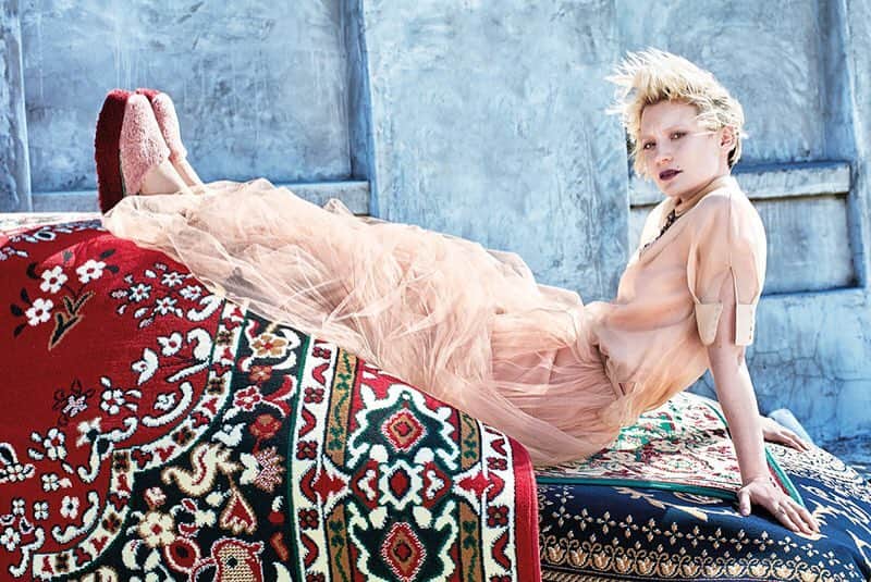 ミア・ワシコウスカのインスタグラム：「C Magazine 💖 #miawasikowska」