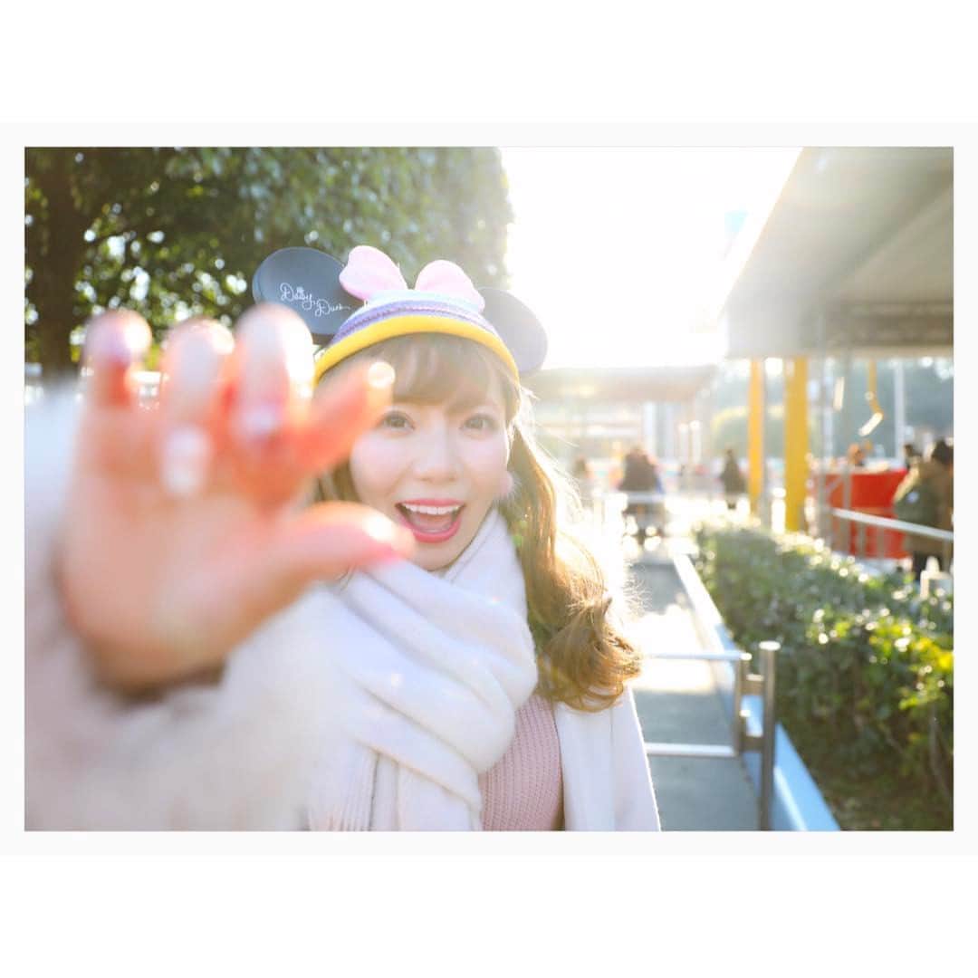 のインスタグラム：「「あー！なんか付いてるよーっ！🙌」って取ろうとしたら写真を撮られた😂めっっっちゃ素だけどなんか良い💗笑。これがこーちゃんから見た私か！🐷 . #disney #disneyland #tokyodisneyland #tokyodisneyresort #disneyfashion #ディズニー #ディズニーランド #ディズニーコーデ #彼氏目線 #恋人カメラマン 📸💕💗」