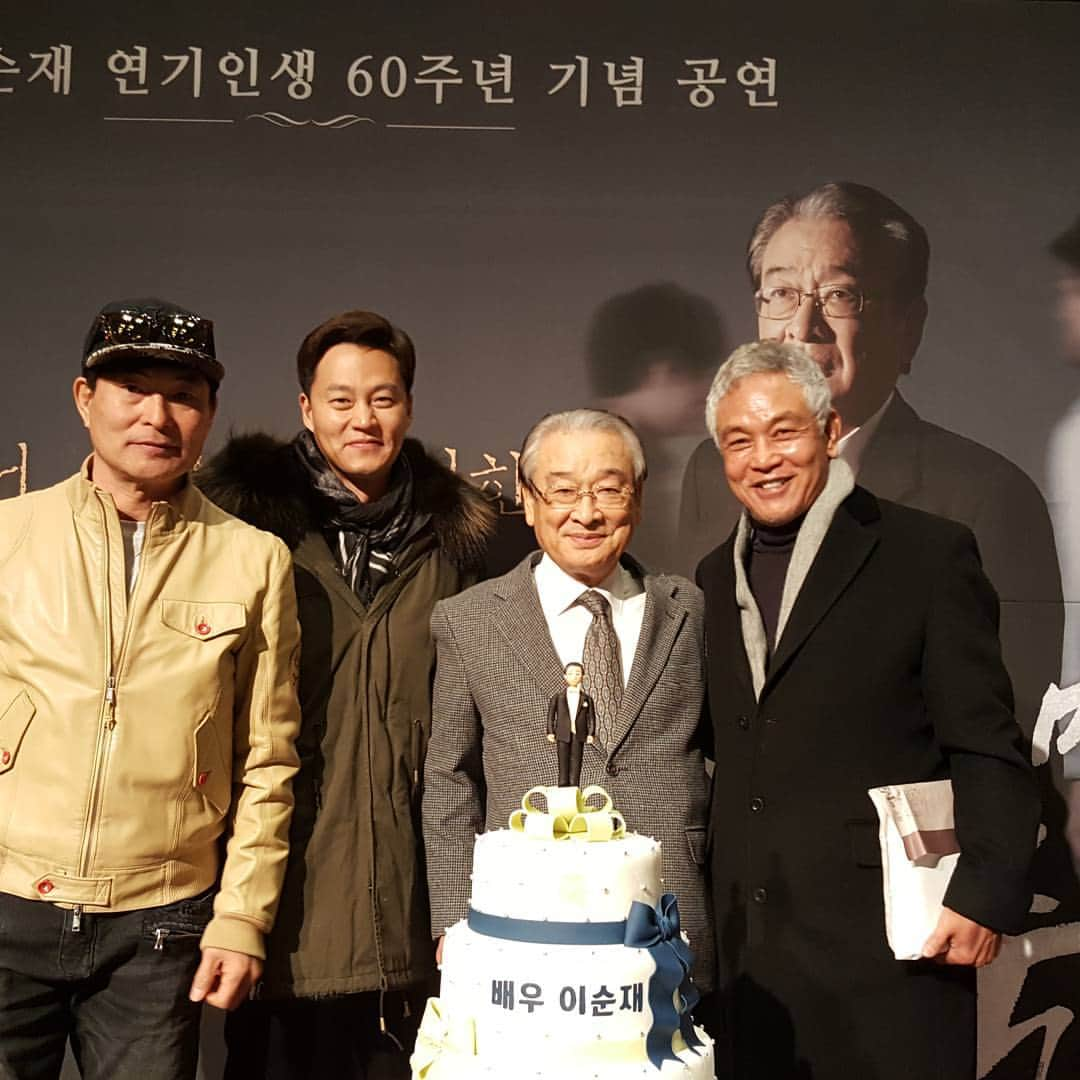 イ・ハヌィのインスタグラム：「너무도 열정적인 이순재선생님  #이순재선생님60주년」