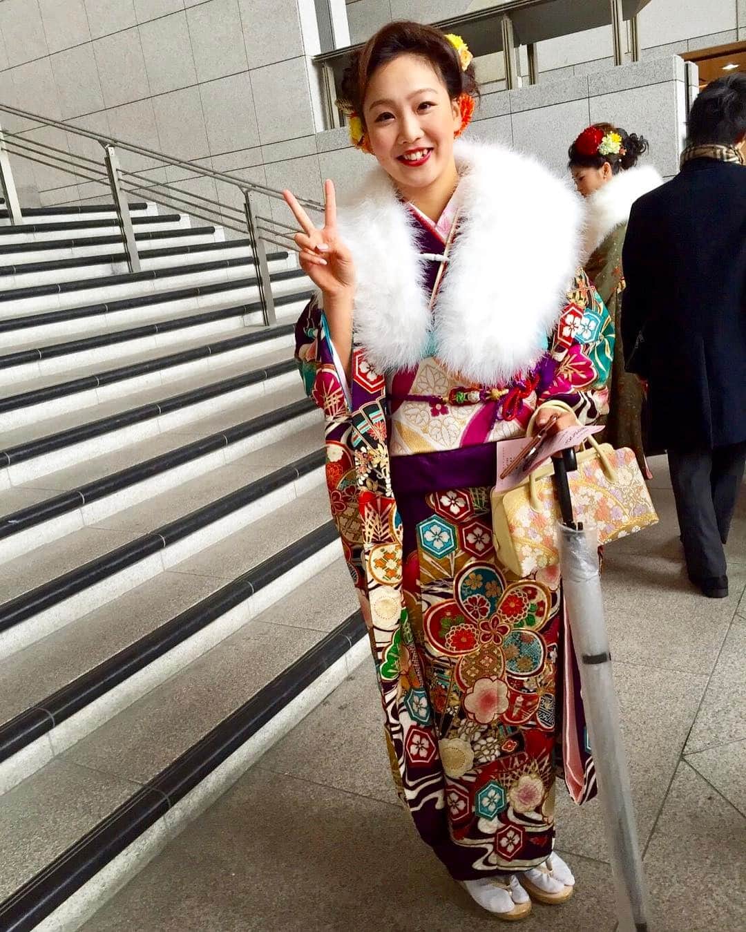 渡部香生子さんのインスタグラム写真 - (渡部香生子Instagram)「成人式👘✨ 最初雨だったけど晴れてよかった☺👌 みんなおめでとうございます！ #成人式」1月9日 16時55分 - watakanako