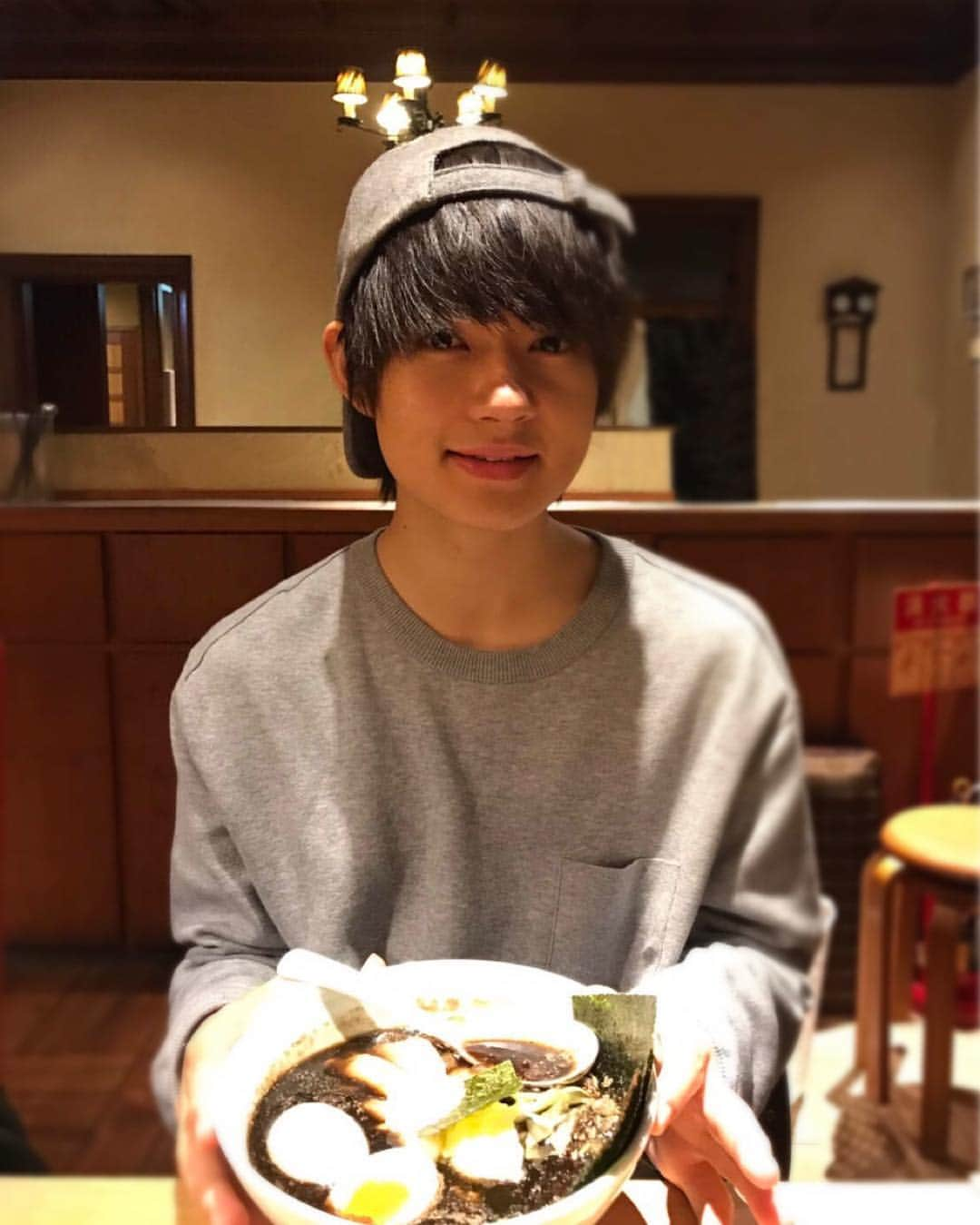 佐野勇斗さんのインスタグラム写真 - (佐野勇斗Instagram)「京都でラーメン おいしかたぁー😋😋 #関西リリイベ #寒いなかみんなありがとうう！！ #佐野勇斗 #MILK」1月9日 20時42分 - sanohayato_milk