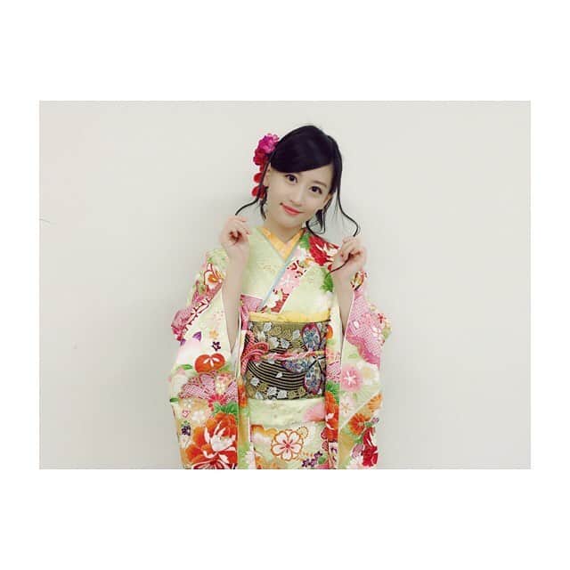 上西恵さんのインスタグラム写真 - (上西恵Instagram)「寄りも😊 ベースは淡い黄緑ですね🤔💓 #振袖 #着物  #furisode #kimono  #japaneseculture」1月10日 17時44分 - jonishi_kei