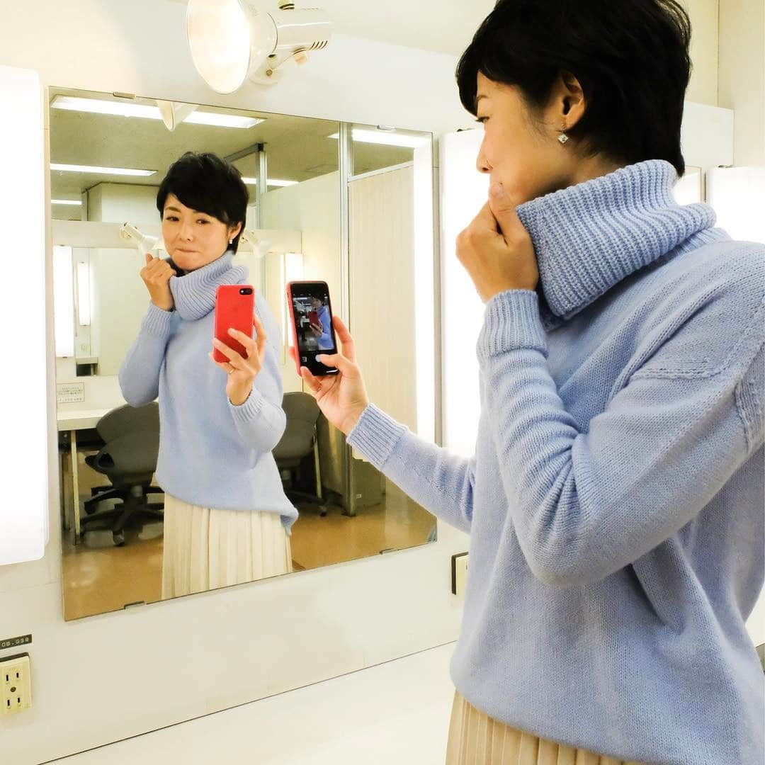 あさイチさんのインスタグラム写真 - (あさイチInstagram)「今日の有働アナ。 セルフィーで衣装を撮ってみました😘 #あさイチ衣装部 #本日のコーデ #ファッション  #ニット #パステルカラー #タートルネック #コーディネート #大人コーデ #オトナカジュアル ？ #有働由美子 #うどん #セルフィー #自撮り  #やってみた #nhk  #あさイチ #8時15分から」1月10日 16時02分 - nhk_asaichi