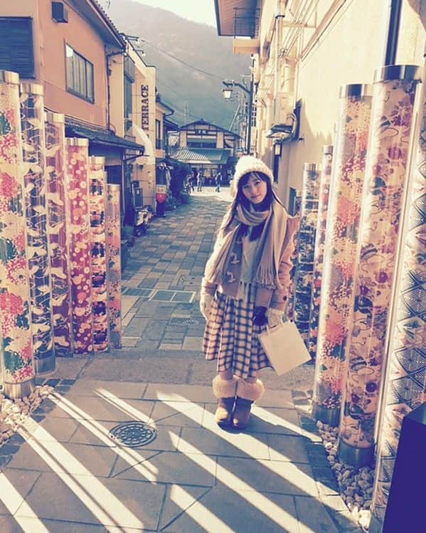 福原遥さんのインスタグラム写真 - (福原遥Instagram)「お母さんと京都へ２人旅。 #京都#神社巡り⛩ #久々のお母さんと二人っきりの時間。 #お願い事が叶いますように。。 #キモノ・フォレスト」1月10日 19時03分 - haruka.f.official