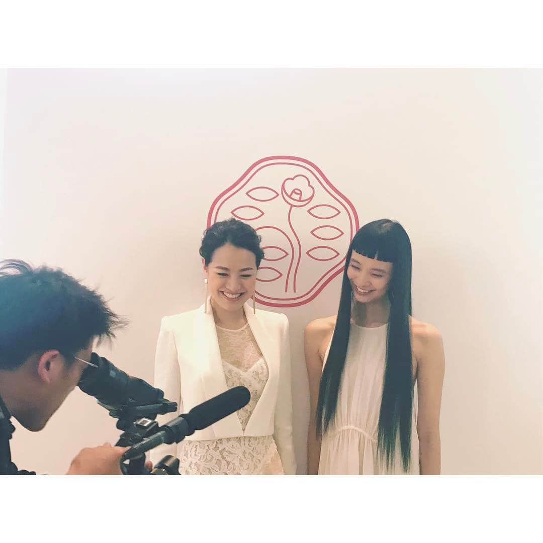 金ケ江悦子さんのインスタグラム写真 - (金ケ江悦子Instagram)「with #萬波ユカ さん♡ ・ thank you #shiseido #shiseidoginzatokyo #shiseidofindyourbeauty #whitelucent #mc #shiseido17ss #talkshow #japanesemodel #supermodel #yukamannami」1月10日 21時30分 - etsuko_kanagae