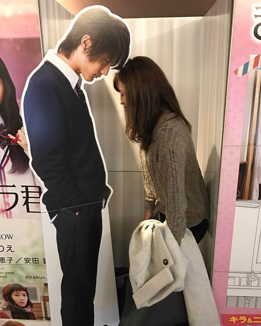 高橋麻美さんのインスタグラム写真 - (高橋麻美Instagram)「おでこコツン 背が高すぎて目一杯しゃがんだ🙄  観たのは #君の名は めちゃ絵がキレイだった(*^^*)」1月10日 23時29分 - charmy421