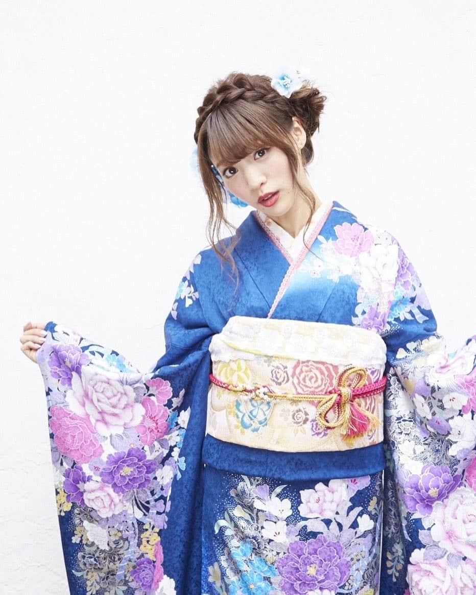 志田友美（ゆうみん）のインスタグラム：「カタログにも出させてもらっているジョイフル恵利さんの振袖をきたよ❤️ #ジョイフル恵利 #成人式」