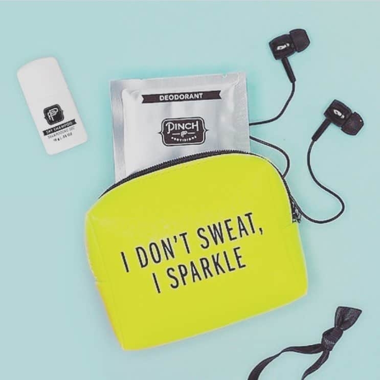 The Beauty Departmentのインスタグラム：「YES! We've found 6 clever little makeup + skin kits to toss in our gym bags! (Post by @amynadinemakeup, link in bio!)」