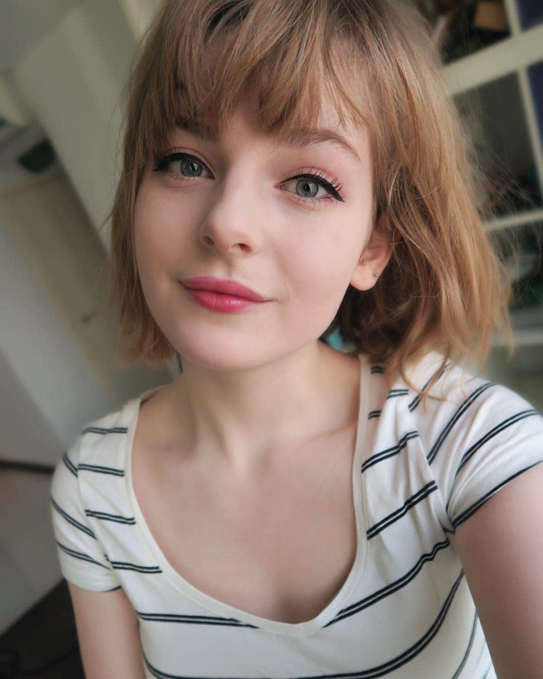 Ella Freyaのインスタグラム：「Reminder that everything in life does, and will change. Give yourself time. We all have struggles but they will pass. ✨」