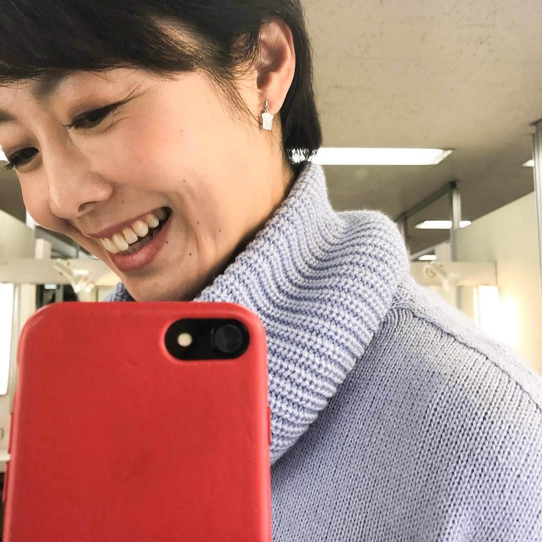 あさイチさんのインスタグラム写真 - (あさイチInstagram)「こちらは有働アナが撮った写真📸 耳についたパン、気付きましたか！？🍞 #あさイチ衣装部 #ファッション  #イヤリング #アクセサリー #パン#食パン#山型パン #オトナカジュアル ？ #有働由美子 #うどん #セルフィー #自撮り  #やってみた #nhk  #あさイチ #8時15分から」1月11日 8時16分 - nhk_asaichi