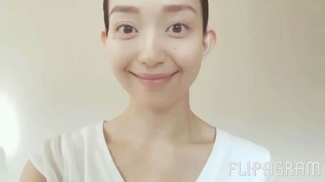 松島花さんのインスタグラム動画 松島花instagram 以前 ベースメイク動画を上げた時に スキンケアも とコメントを頂いたので 遅くなりましたが 今日はスキンケアアイテムを紹介します 私は敏感肌で乾燥肌なので Dプログラムのピンクを愛用してます
