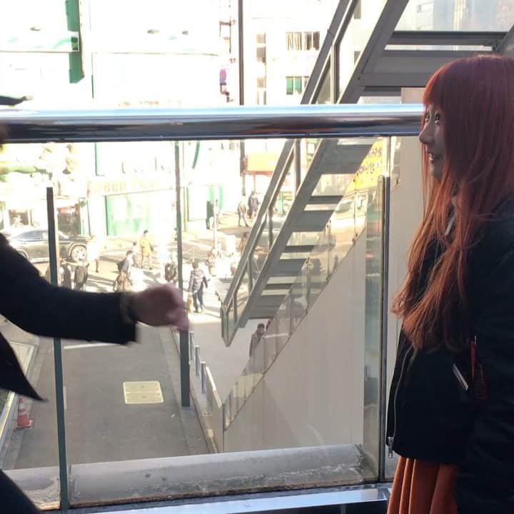 Amelieのインスタグラム：「本日はミニアルバム「ドラマチック」リリース日ということでアサケンの瞬間移動で店舗移動しています。笑 タワレコ新宿店から次回はタワレコ池袋店へ！ いざっ！！笑」