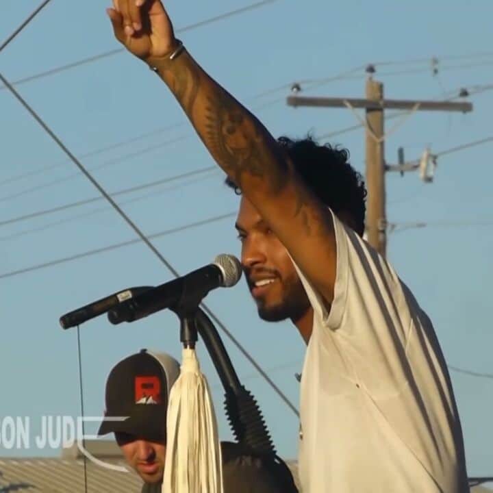 ミゲルのインスタグラム：「Happy #WILDHEARTwendesday !! Just sharing a couple of favorites 😊😊 @miguel version of Kiss it Better 😘😘 #miguel #migueljontelpimentel #miguelunlimited #live #wildheartexperience」