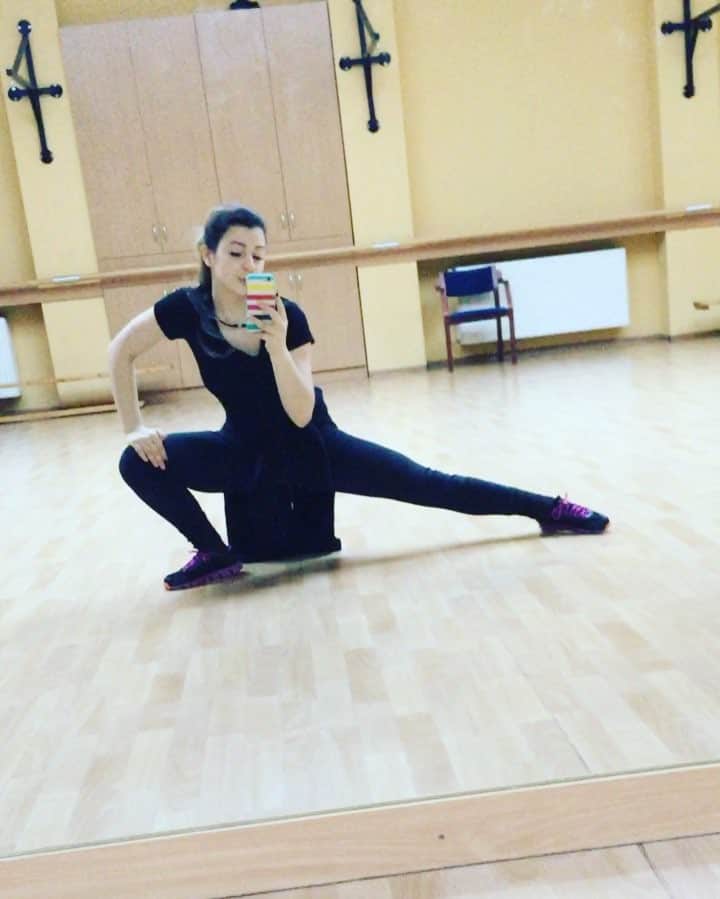 ナタリア・カリシェクのインスタグラム：「No pain no gain! #morning #warmup #gym #sportgirl #lifestyle #passion 💪🏼🏋🏻‍♀️⛸」