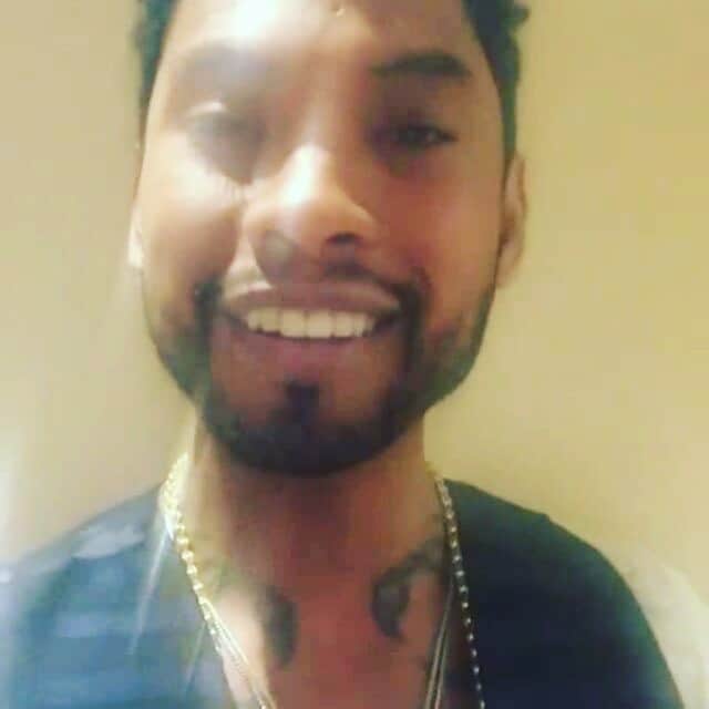 ミゲルのインスタグラム：「This wildheart has a halo 😇!! @miguel dropping by #despiertaamerica this am...and gifted us with this 😍😍😍 #Repost @despiertamerica ・・・ @miguel  no podía irse sin darnos una probadita de uno de sus grandes éxitos #coffee ☕ #miguel #migueljontelpimentel #miguelunlimited #wildheartexperience #nofilter #gifted」