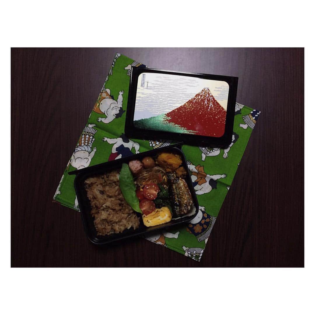 鹿の間さんのインスタグラム写真 - (鹿の間Instagram)「今日はお母さんが作った炊き込みご飯つめた あと１時間だ、お腹すいた(　˙-˙　)」1月12日 11時21分 - rhodon41