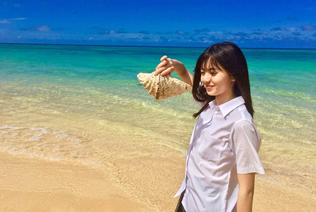 齋藤飛鳥 写真集『潮騒』さんのインスタグラム写真 - (齋藤飛鳥 写真集『潮騒』Instagram)「ナンだろうこれ〜〜〜。 #齋藤飛鳥 #潮騒 #貝#ナン」1月12日 12時00分 - asukashiosai