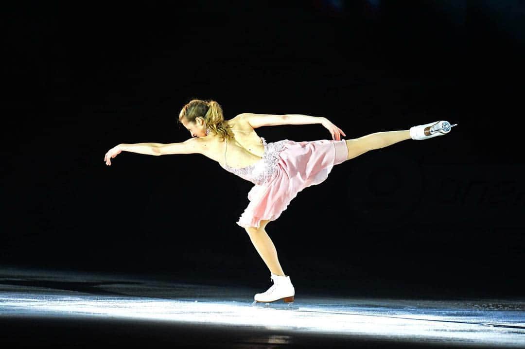 Ice Legends 2016のインスタグラム：「#TBT IL16. The elegant @mskostner skating to "Clair de Lune" played by @khatiabuniatishvili. Photo © Jeannine Bourdiau」
