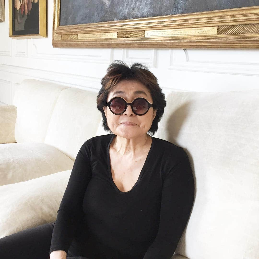 オノ・ヨーコさんのインスタグラム写真 - (オノ・ヨーコInstagram)「We're rising together!」1月13日 5時28分 - yokoono