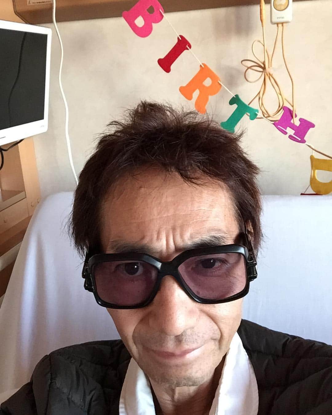 中西俊夫のインスタグラム：「肺炎こじらせ男子ということで、 抗ガン剤治療は ちょっと落ち着くまで 延期という事で 入院長引きそう ま、ゆっくり。」