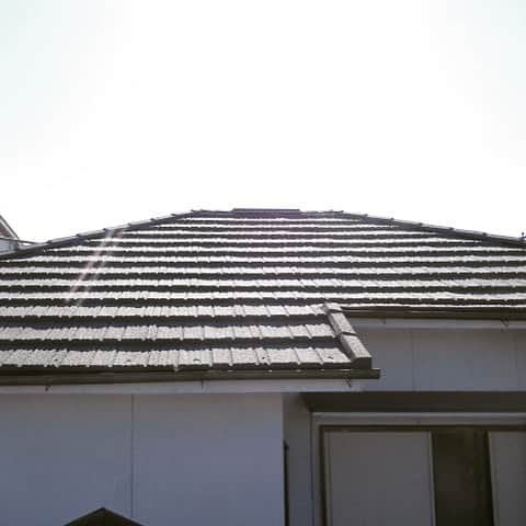 エクステリアワーク・ SKYのインスタグラム：「お客様の家に、コロナの屋根材を施工しました。 #エクステリアワークSKY #雨漏り修理 #雨漏り修理 #愛知県 #岐阜県 #コロナ #屋根リフォーム」