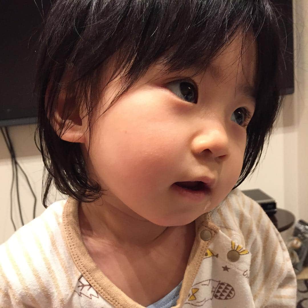 萩美香のインスタグラム：「私の小さい頃にそっくりだと両親大絶賛。 ヨダレたれてるけどね。 #甥っ子」