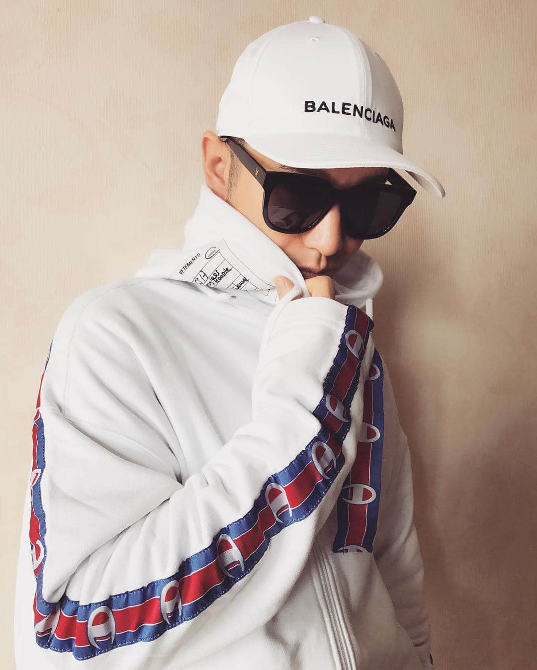 黄暁明のインスタグラム：「swag🕶️」