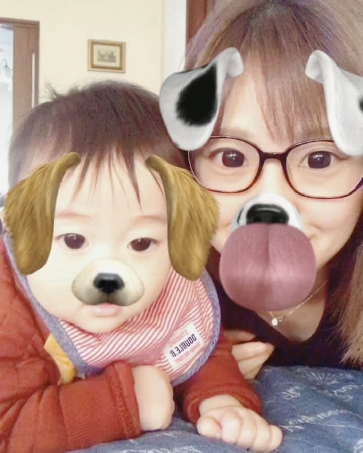 のインスタグラム：「実家にて🤗 もうすぐ1歳、1番好きなキャラクターは#そらジロー しぶい。 #baby#lovely#friends#family#goodtime」