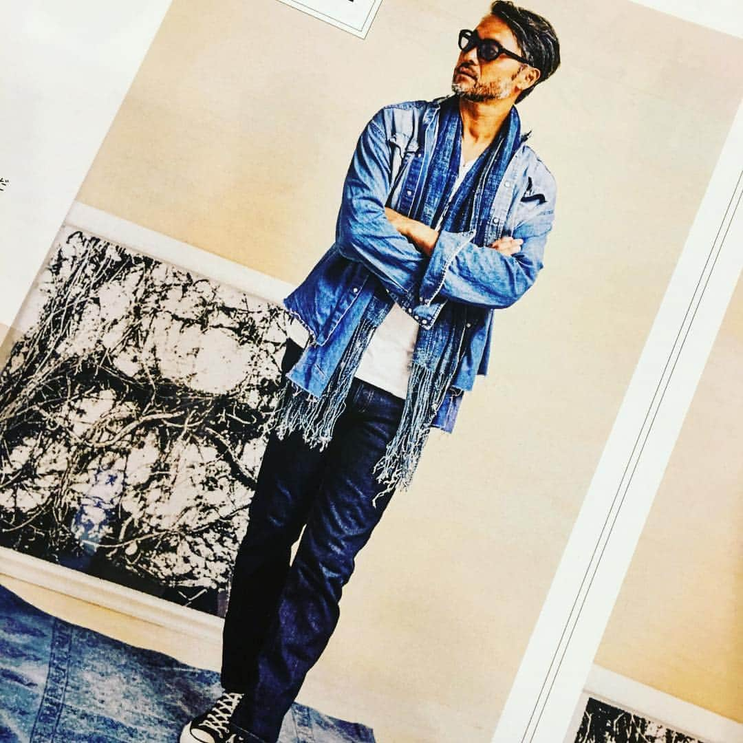 月に吠える。さんのインスタグラム写真 - (月に吠える。Instagram)「Mr.オーシャンズ 種市暁氏 雑誌OCEANS 2月号にて、オレがプレゼントした ストールつけてくれてるの巻。@taneichiakira  #mroceans#OCEANS#種市暁#月に吠える#は#あんまり#関係#ありません#が#ジャケ写#の#スタイリング#やって#貰おう#かな#今度#月に吠える#tシャツ#着てもらおう#大森南朋」1月14日 19時34分 - tsukinihoeru.6960.naoomori