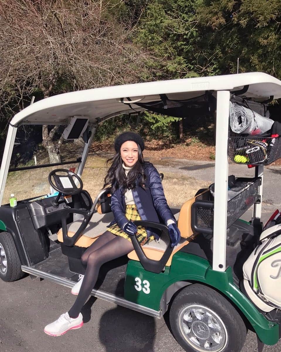 吉田愛璃のインスタグラム：「今年初ゴルフ⛳️ スコアは過去最悪の140wwww 今年はちゃんと練習しましょう🤦🏻‍♀️ #ゴルフ  #ムーンレイクゴルフクラブ」