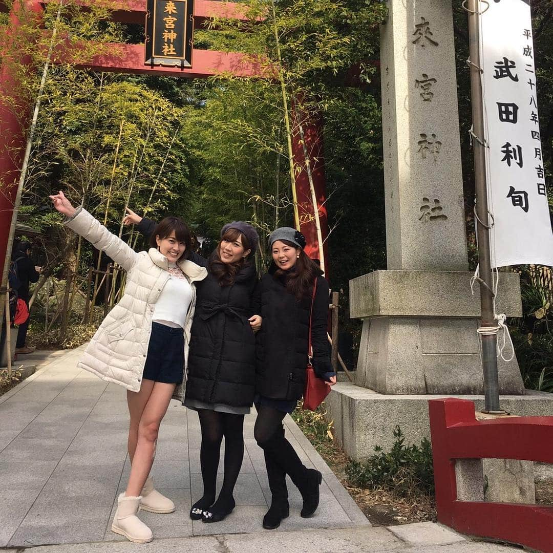 八幡愛さんのインスタグラム写真 - (八幡愛Instagram)「参拝🙏⛩ これにてアラサー女旅♨️終了。 良い1年にしよな？を永遠に確認しあう旅。 極寒の中わざわざ半パンな変態👅１人でSM。 #アラサー #熱海」1月15日 14時06分 - aiainstein