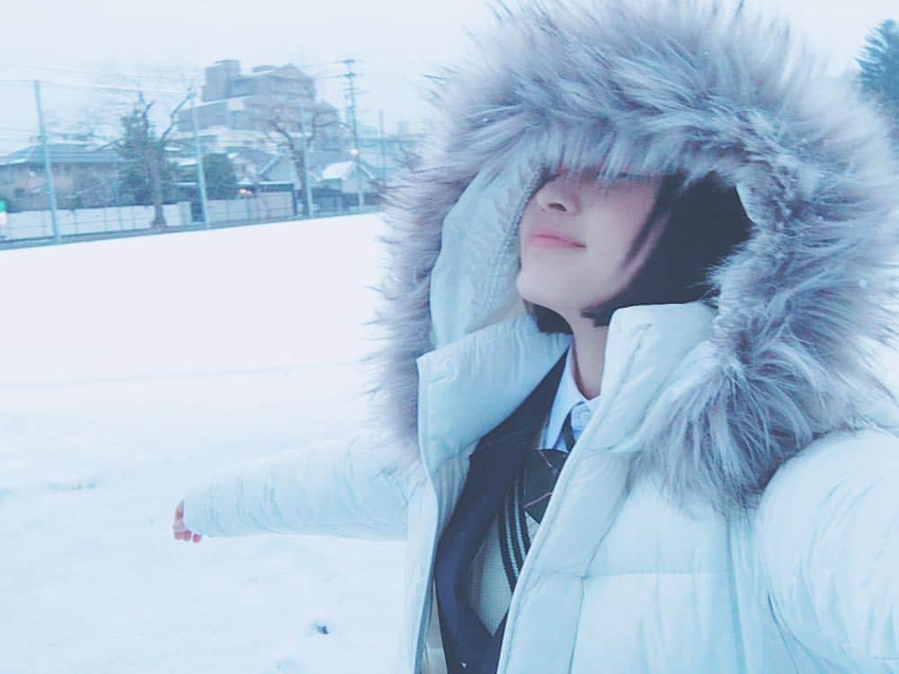大谷凜香さんのインスタグラム写真 - (大谷凜香Instagram)「外は雪！ でもみんな半袖だって着ちゃいます😎」1月15日 20時08分 - rinka_ootani