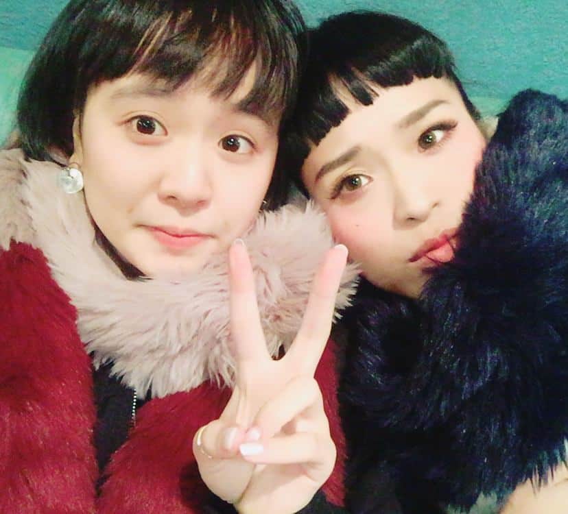 逃げるは恥だが役に立つのインスタグラム：「ライブ後のすっぴんモモちゃんをぱしゃり📷✨妄想ブログがかえってくる❗ただいま峠田Ｐが妄想中～  #たまご肌 #つるつる #妄想ブログ #明日ホームページをチェックしてね❗」