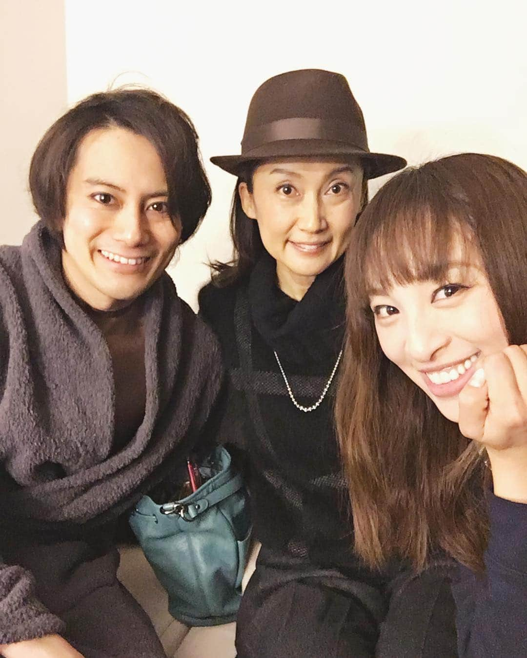 音月桂さんのインスタグラム写真 - (音月桂Instagram)「♡メリーとハンス兄さん♡ 一路さんにお会いすると、 遼生も私も本当ふにゃ〜〜ってなる。 私達の大好きなメリー❤️ お会い出来て嬉しかったぁぁ😃😃😃 #ブラックメリーポピンズ #blackmarypoppins #一路真輝さん #小西遼生くん #メリー #アンナ #宝物💝 #宝塚 #雪組 #ミュージカル #musical #フランケンシュタイン #frankenstein #日生劇場」1月15日 23時40分 - keiotozuki_official