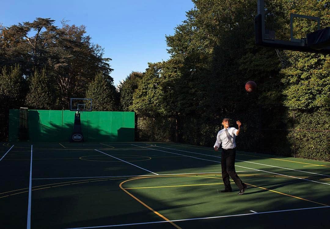 ピート・ソウザのインスタグラム：「On the White House basketball court. 2010.」