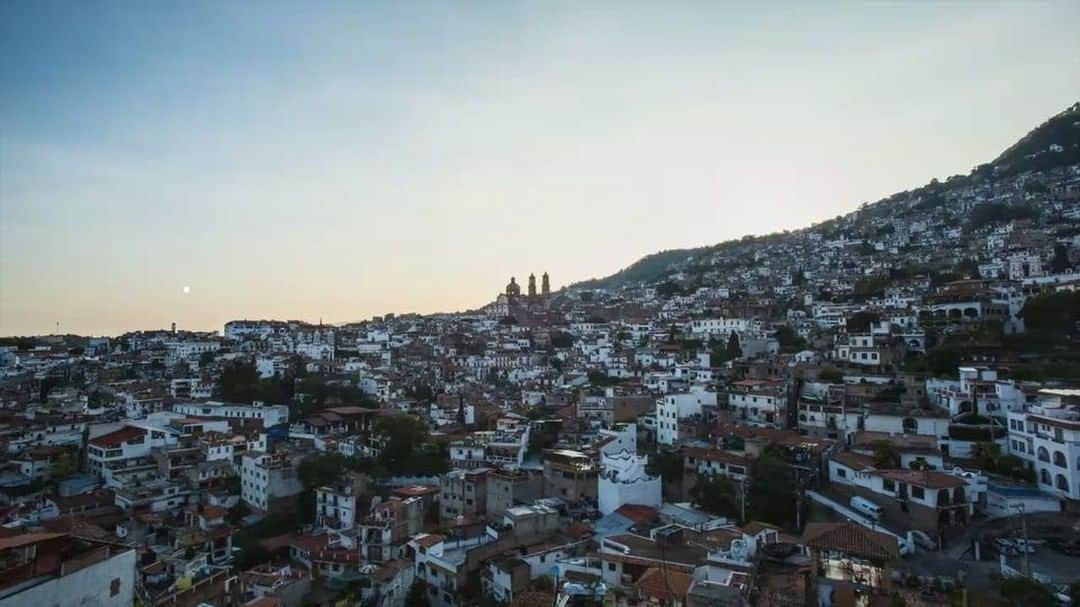 エンリケ・ペーニャ・ニエトのインスタグラム：「Nuestro país hoy es el noveno país más visitado del mundo, cuando en 2013, estábamos en el lugar 15. El turismo de origen nacional es el que mayor derrama económica genera en México 🇲🇽, lo que nos recuerda que nuestra fortaleza está aquí mismo, dentro del país y con su gente.」