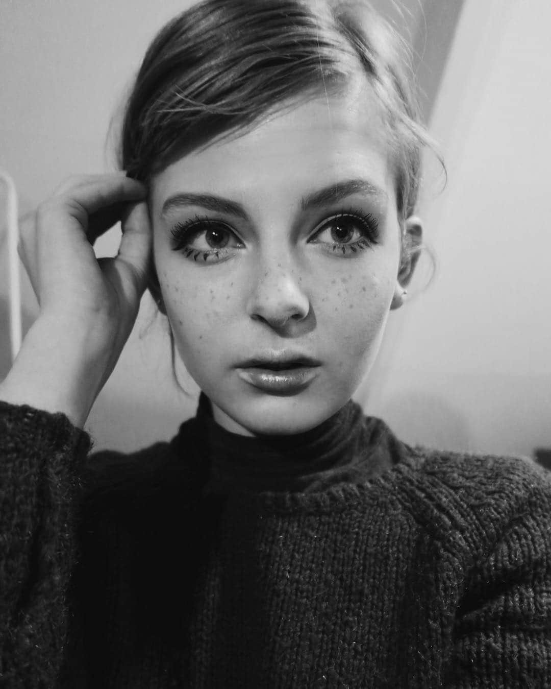 Ella Freyaのインスタグラム：「If someone thinks that love and peace is a cliche that must have been left behind in the Sixties, that's his problem. Love and peace are eternal.」