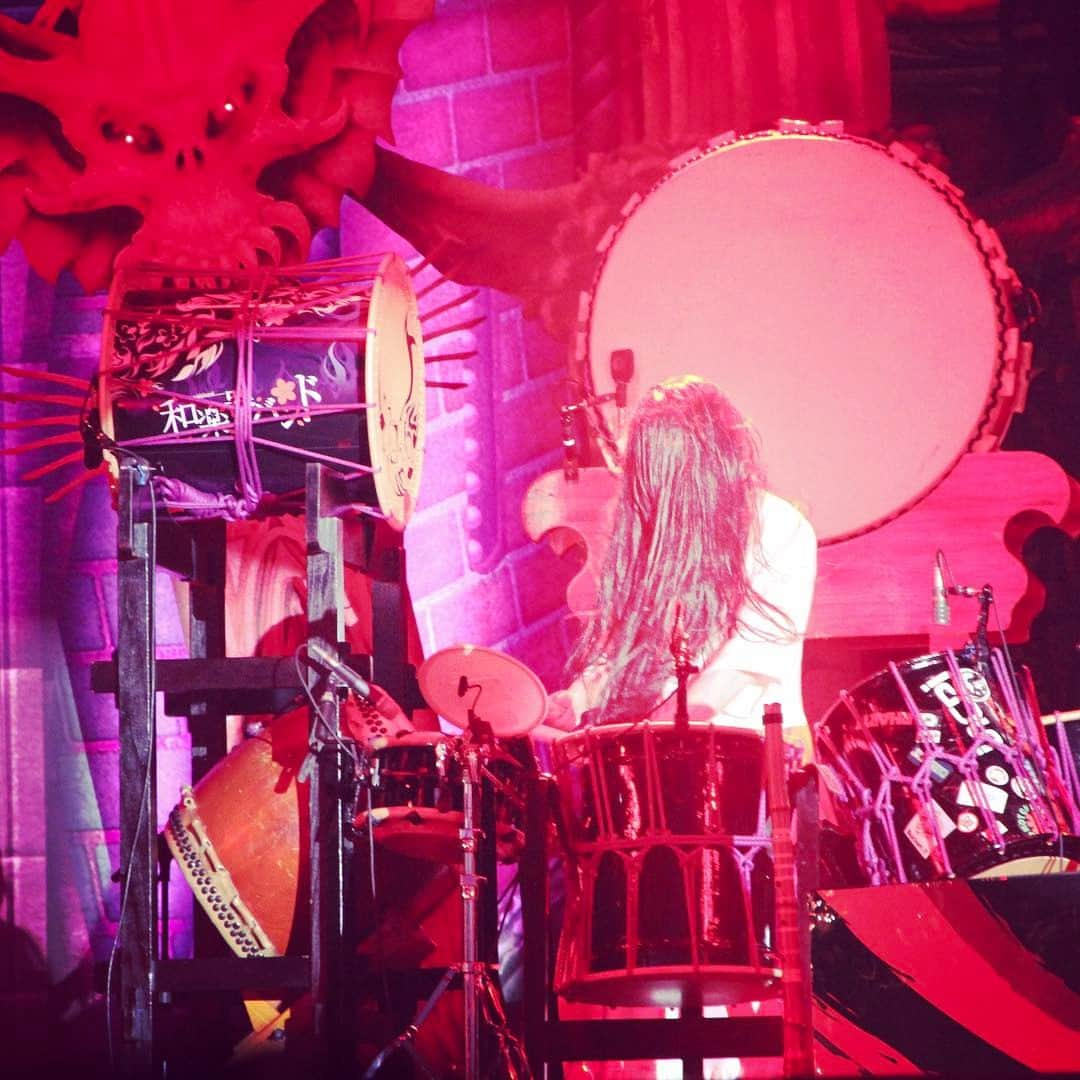 和楽器バンドさんのインスタグラム写真 - (和楽器バンドInstagram)「#WagakkiBand played on the stage of #VAMPS presents "HALLOWEEN PARTY 2016" !! [October 30th, 2016]  #Kurona #黒流」1月16日 10時45分 - wagakkiband